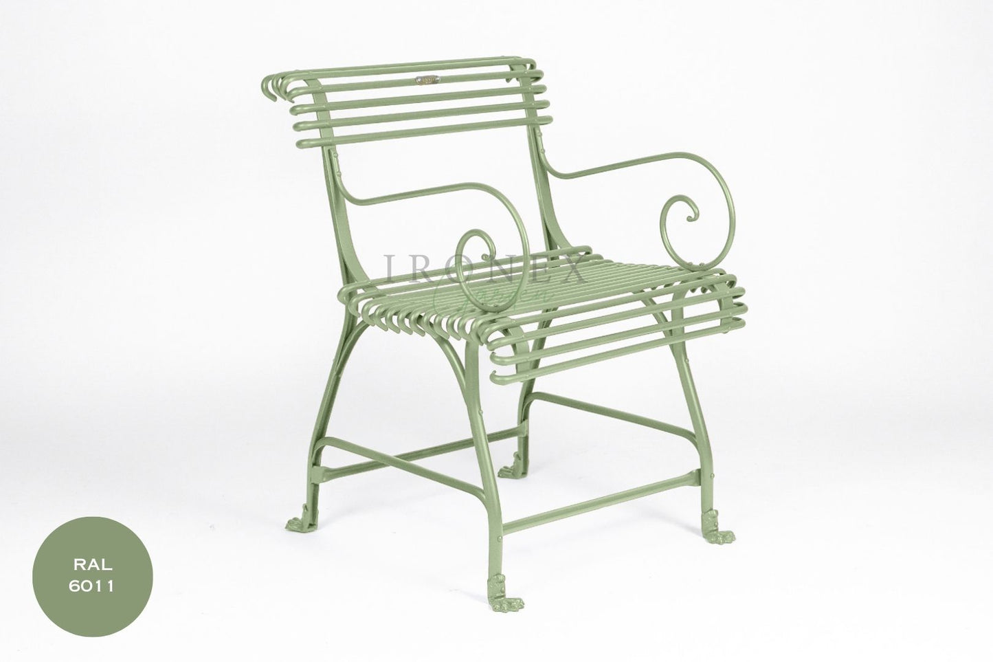Arras US Armchair with Claws