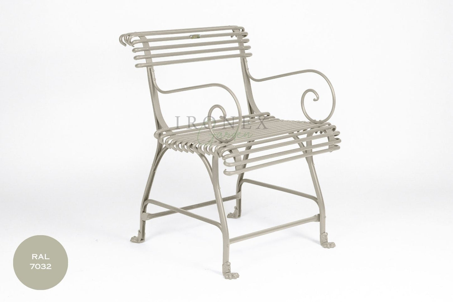 Arras US Armchair with Claws