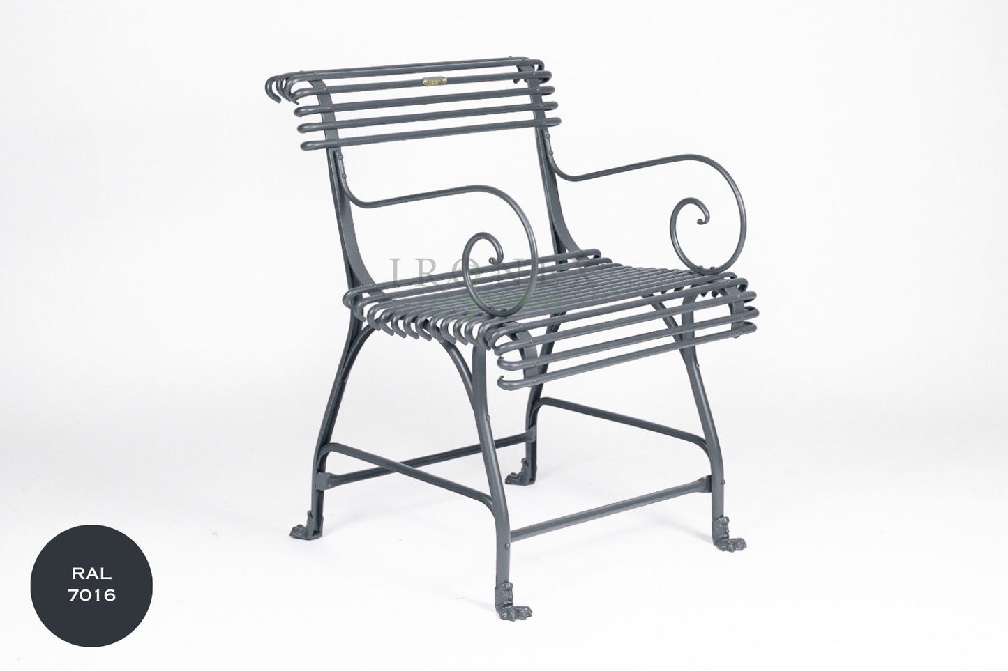 Arras US Armchair with Claws